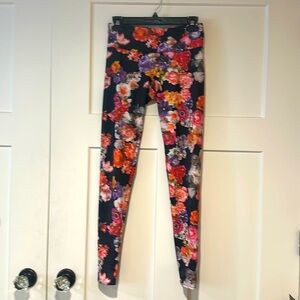 Yoga/workout leggings; Onzie; size s/m; floral multicolor
